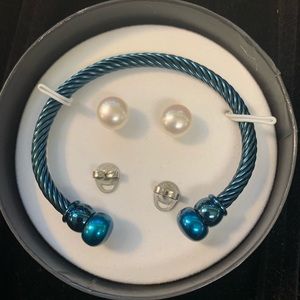 Earring and bracelet set